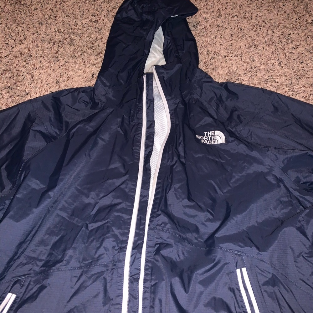 Men’s size medium navy blue north face rain jacket